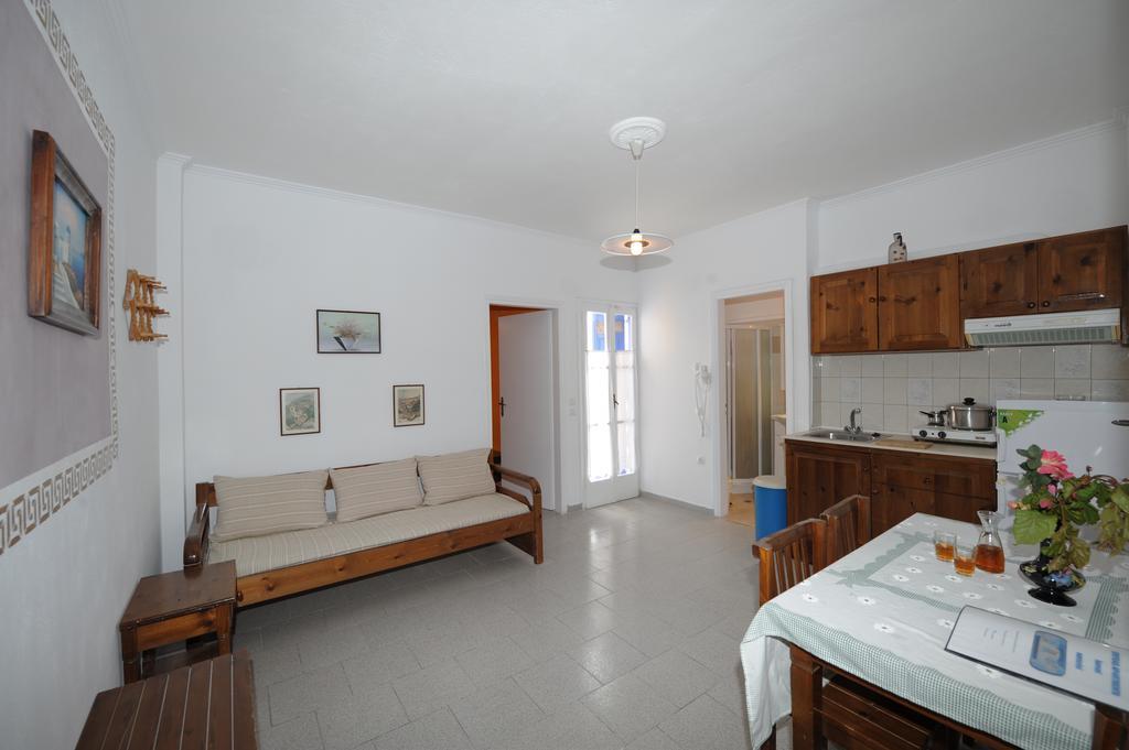 Orfeas Apartments คามารี ภายนอก รูปภาพ